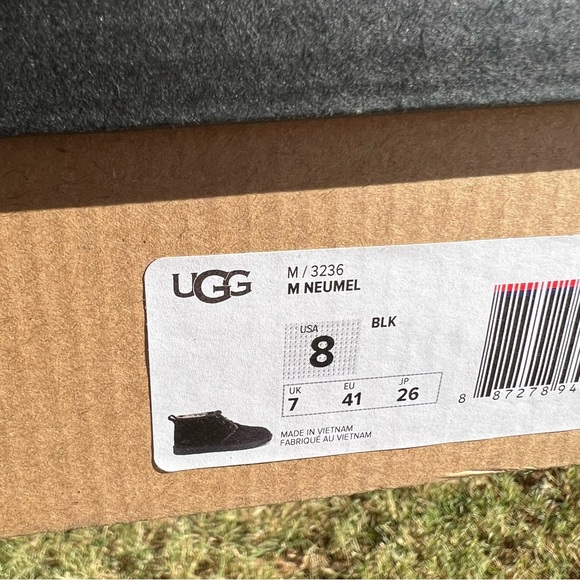 UGG Neumel Men’s Black Boot Shoe Size 8 - Picture 2 of 7
